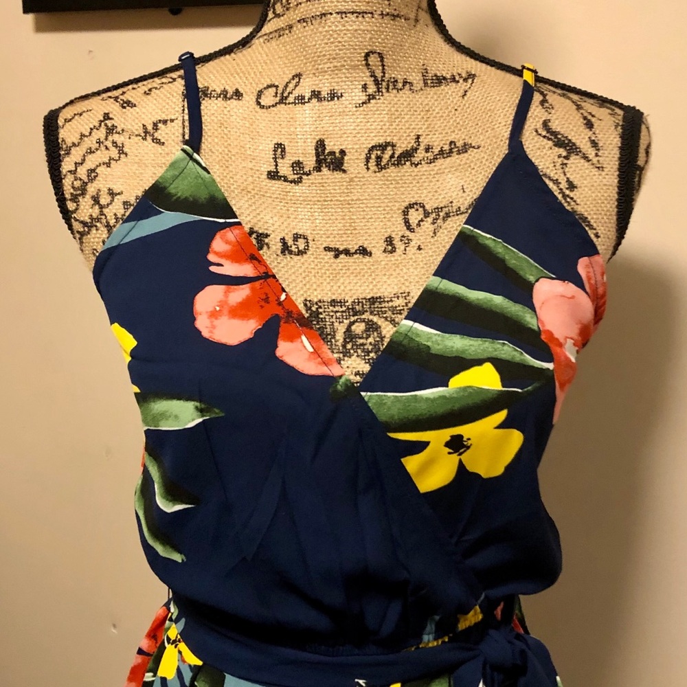 🍃1 LEFT M🎉3 for $20💕NWT Navy Trop Belted Romper - Picture 4 of 12